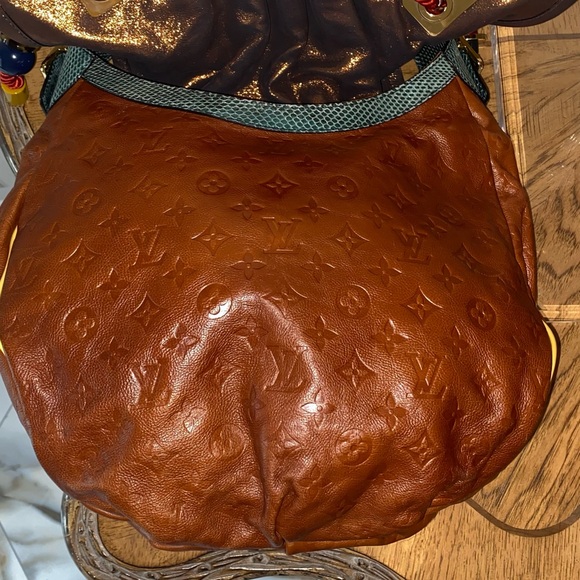 Louis Vuitton Kalahari GM - Picture 4 of 17